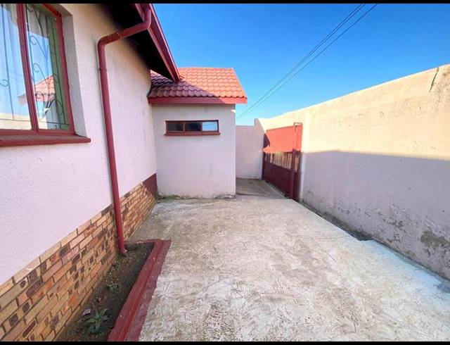 3 BEDROOM PROPERTY TO RENT IN MOHLAKENG